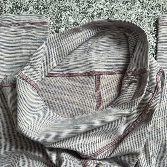 Women’s Lululemon Striped Purple Wunder Under Leggings Size 6 - Picture 6 of 7